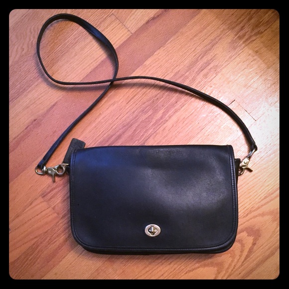 Coach Handbags - Vintage Coach Black Convertible Clutch Bag 9635